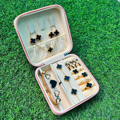 Black Clover Elegance Gift Set