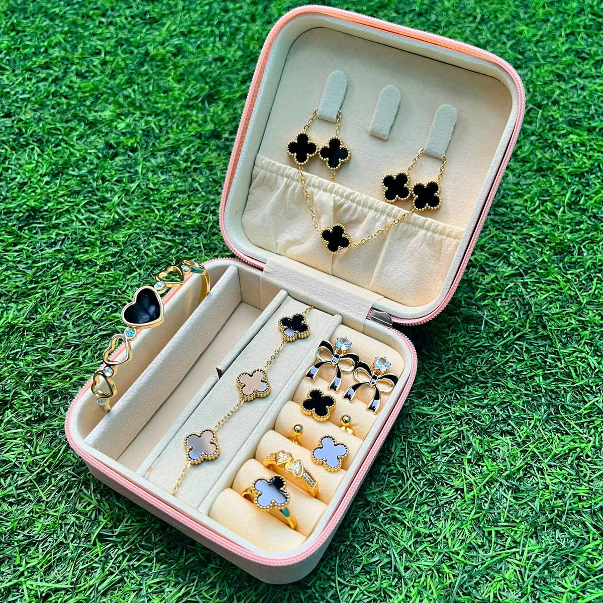 Black Clover Elegance Gift Set