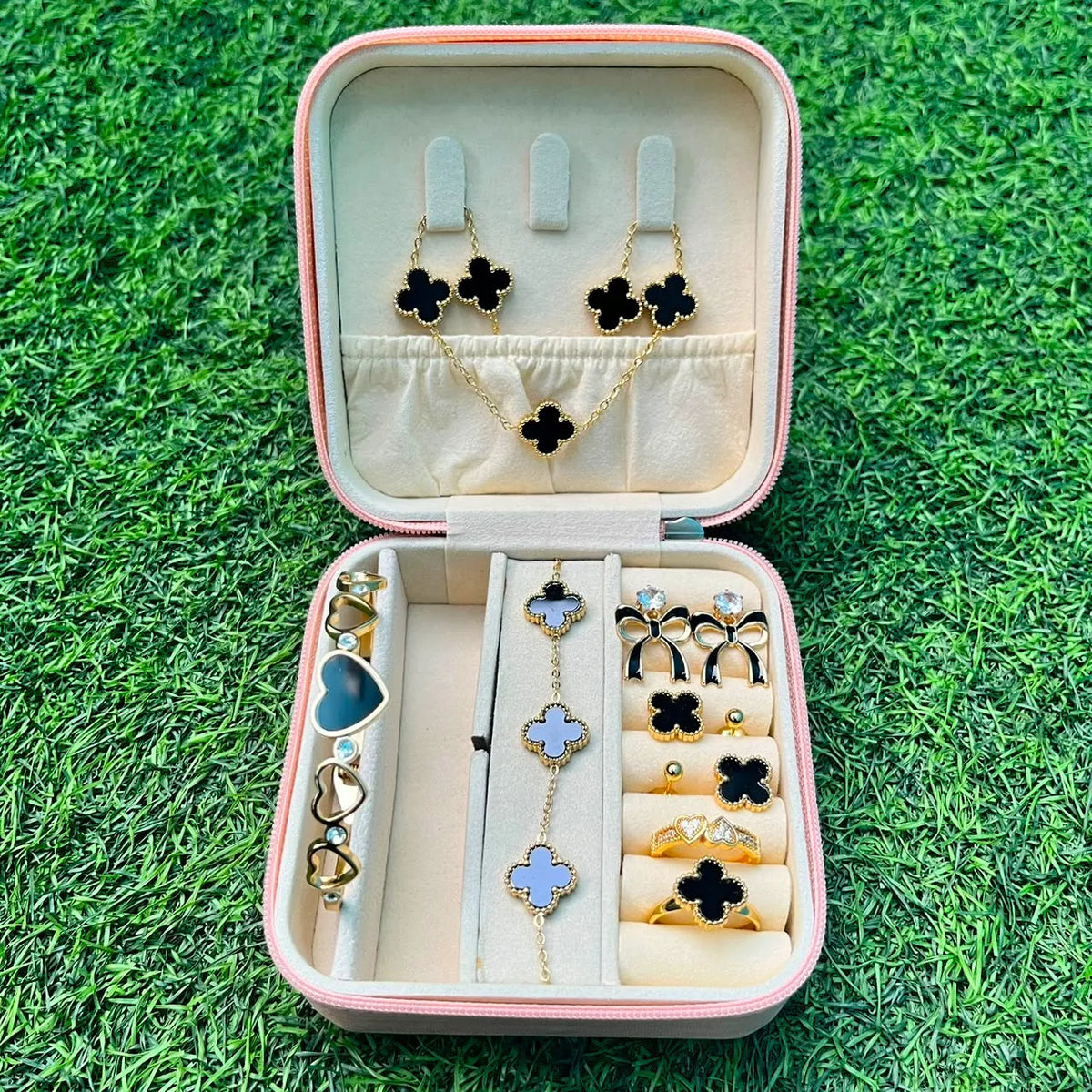Black Clover Elegance Gift Set